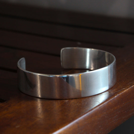 Silver cuff with pattern
