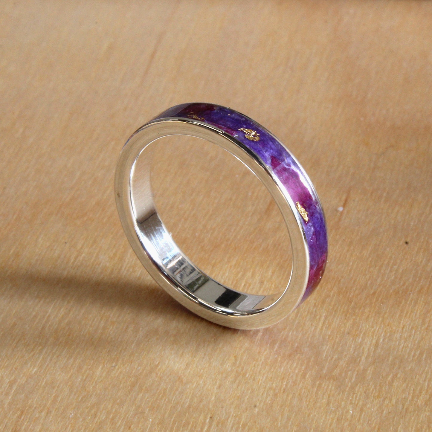 Flower ring with gold leaf