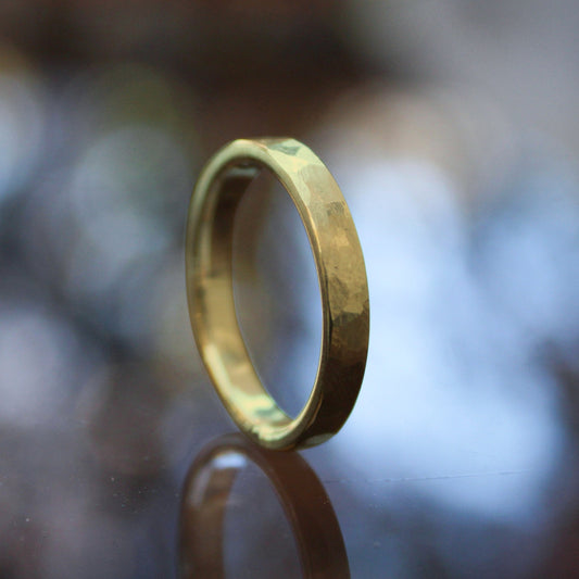 Faceted gold ring