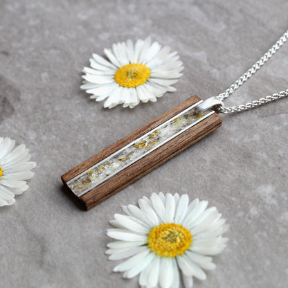 daisy pendant necklace